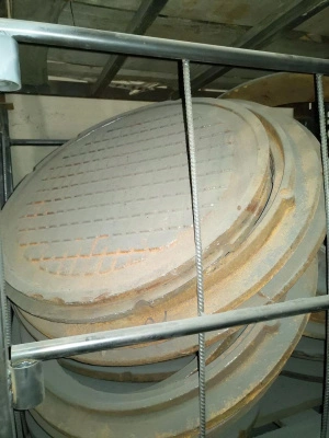 Люк колодезный в сборке