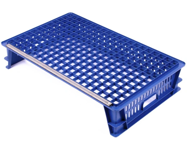 Пластиковый лоток 740х465х145 трехбортный перфорированный